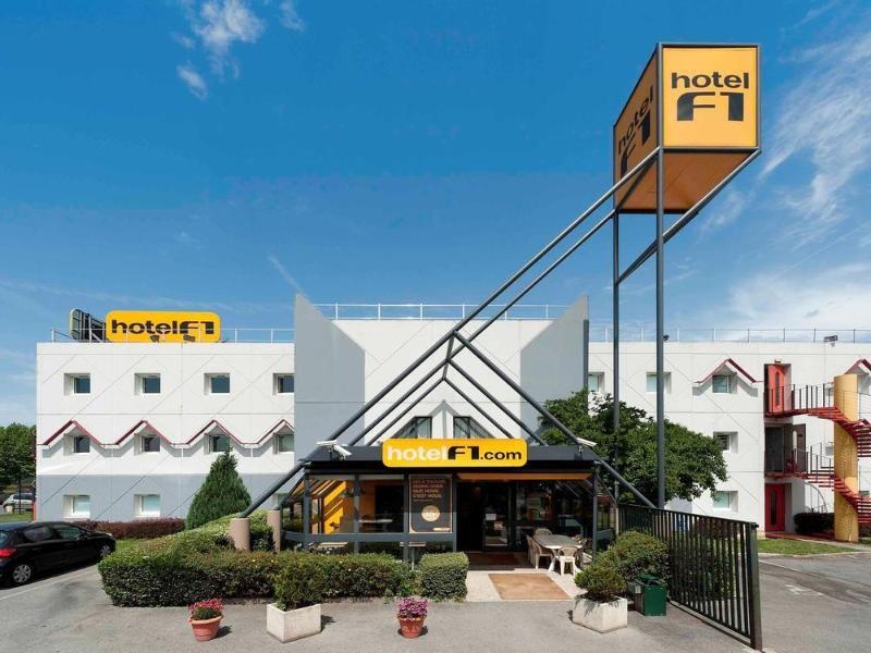 Hotelf1 Cholet Exterior photo